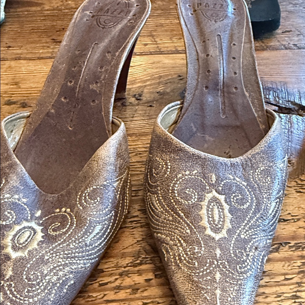 PAZZO Taupe Embroidered Pointed-Toe Mule Heels - Picture 4 of 4